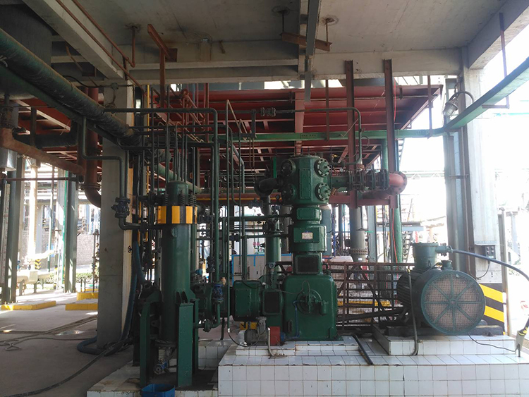 全國首臺套大排量往復式中高壓氯化氫壓縮機，用于液化氯化氫氣體。